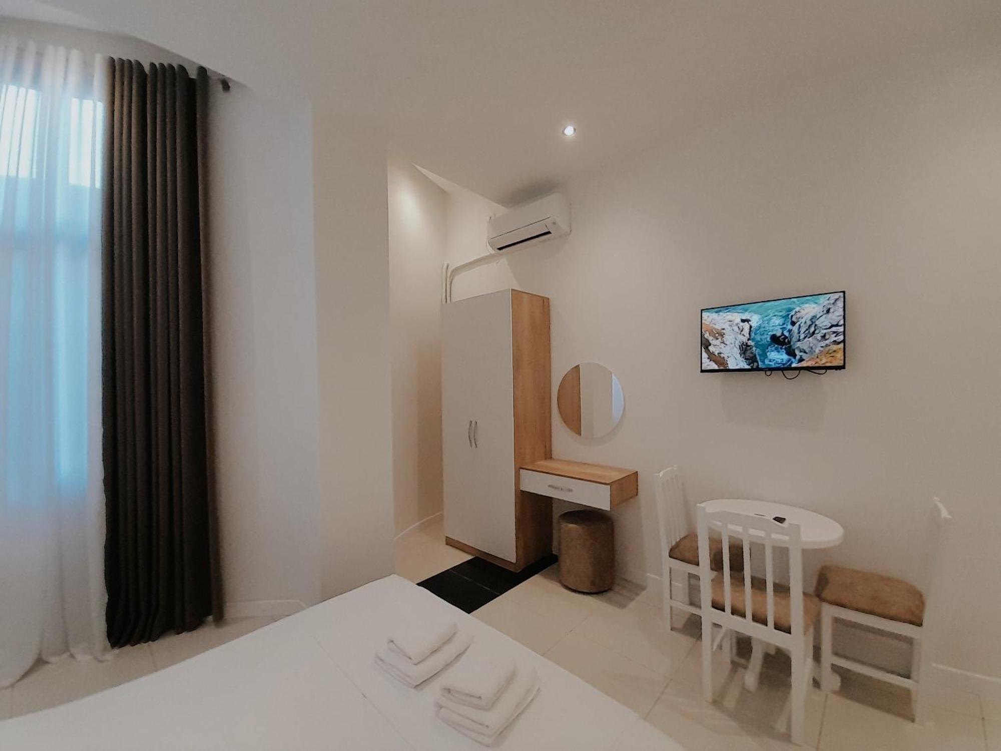 Hotel Restaurant Univers ชโคเดอร์ ภายนอก รูปภาพ