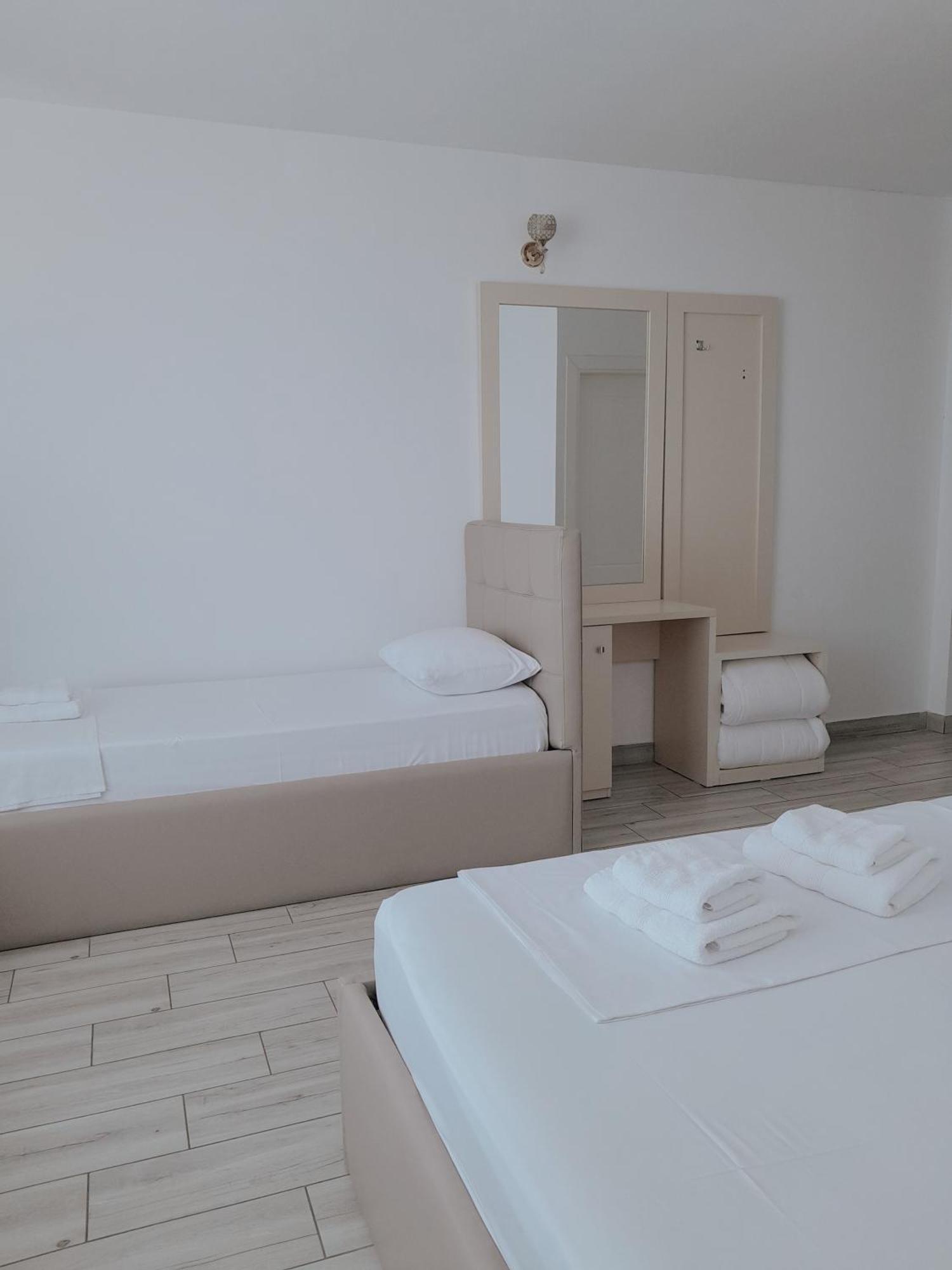 Hotel Restaurant Univers ชโคเดอร์ ภายนอก รูปภาพ