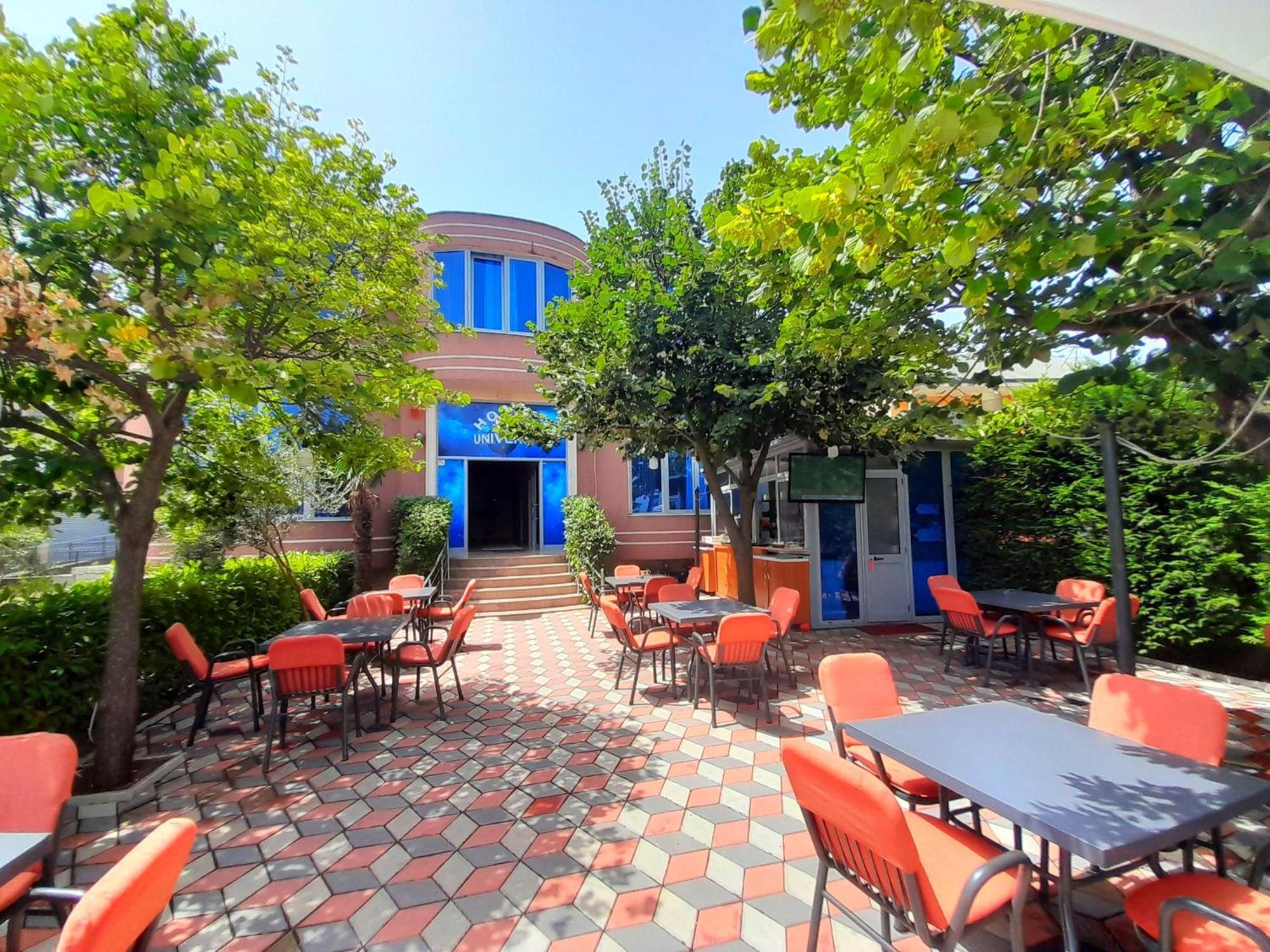 Hotel Restaurant Univers ชโคเดอร์ ภายนอก รูปภาพ