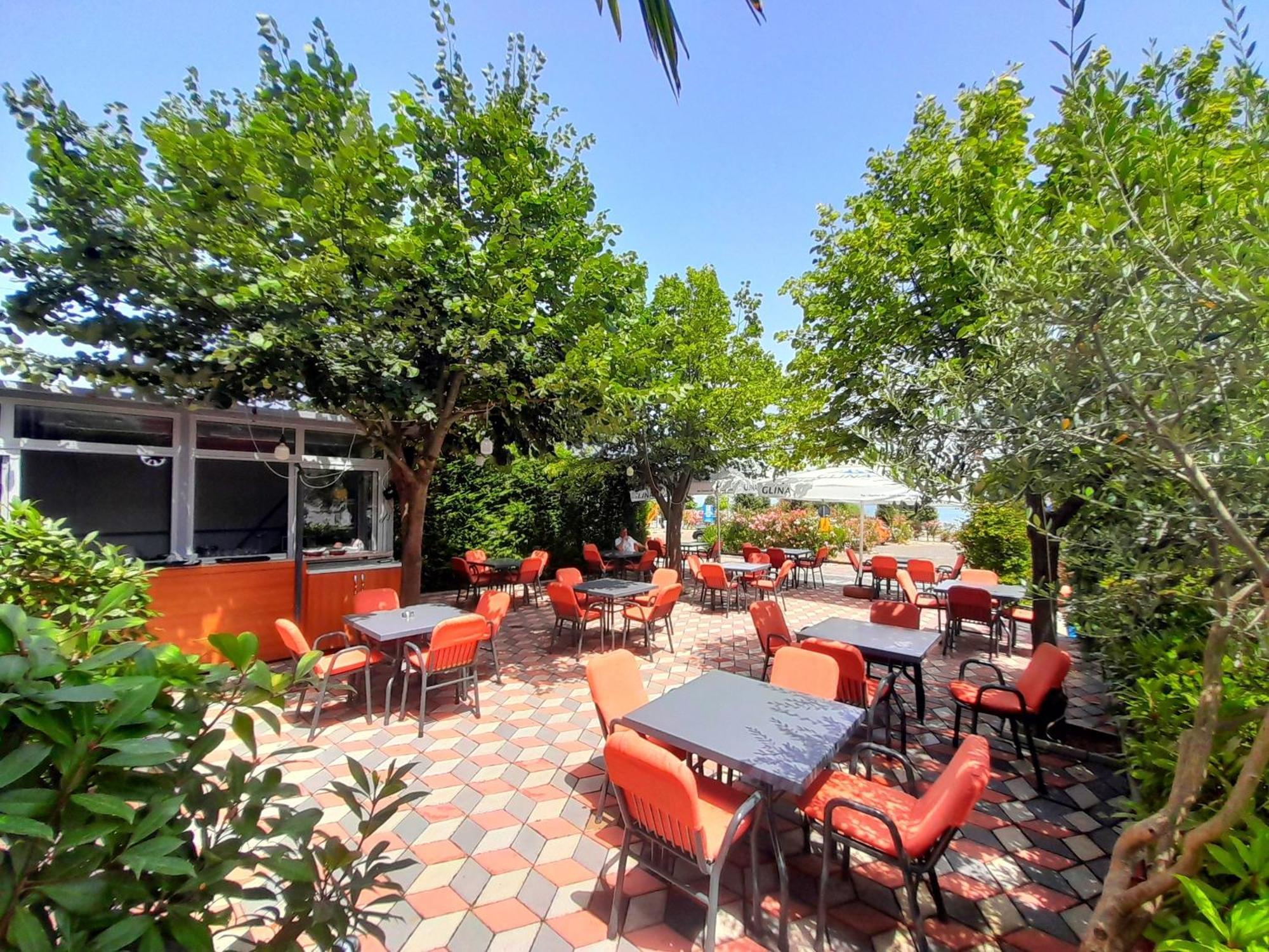 Hotel Restaurant Univers ชโคเดอร์ ภายนอก รูปภาพ